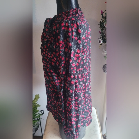 Harve Benard Black Blouse with Red Rose Print and Scarf Neckline M - Picture 5 of 7